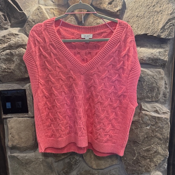 ON SAT Women's Pink Cable Knit Sweater Vest - Picture 1 of 3